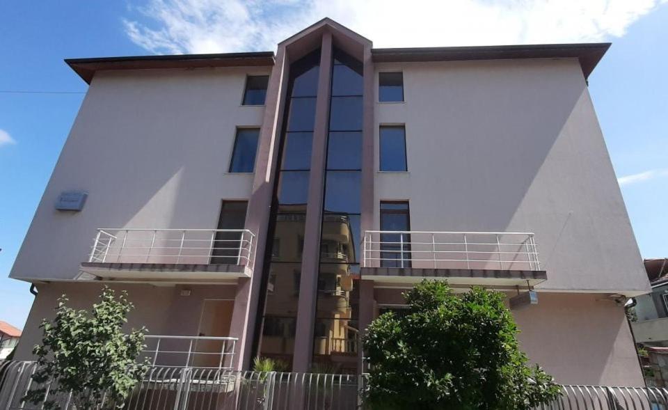 Family Hotel Favourite Obzor Bagian luar foto