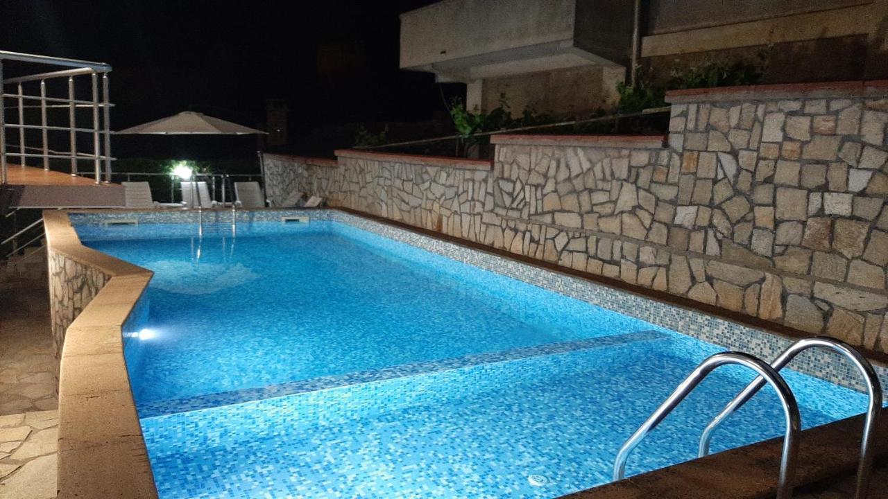 Family Hotel Favourite Obzor Bagian luar foto