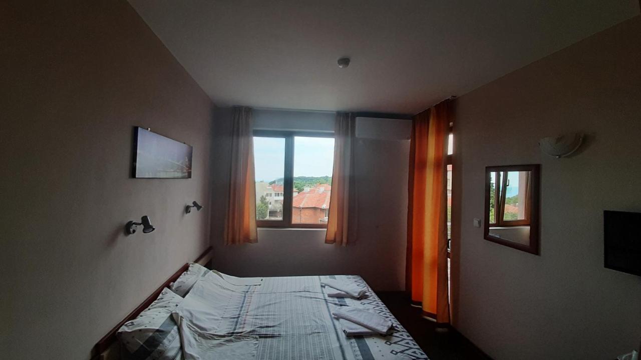 Family Hotel Favourite Obzor Bagian luar foto
