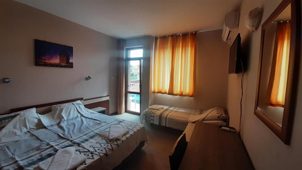 Family Hotel Favourite Obzor Bagian luar foto