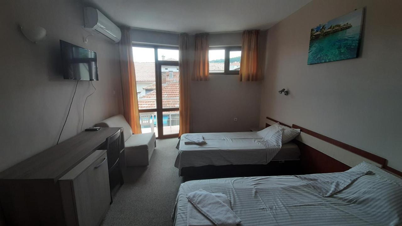 Family Hotel Favourite Obzor Bagian luar foto